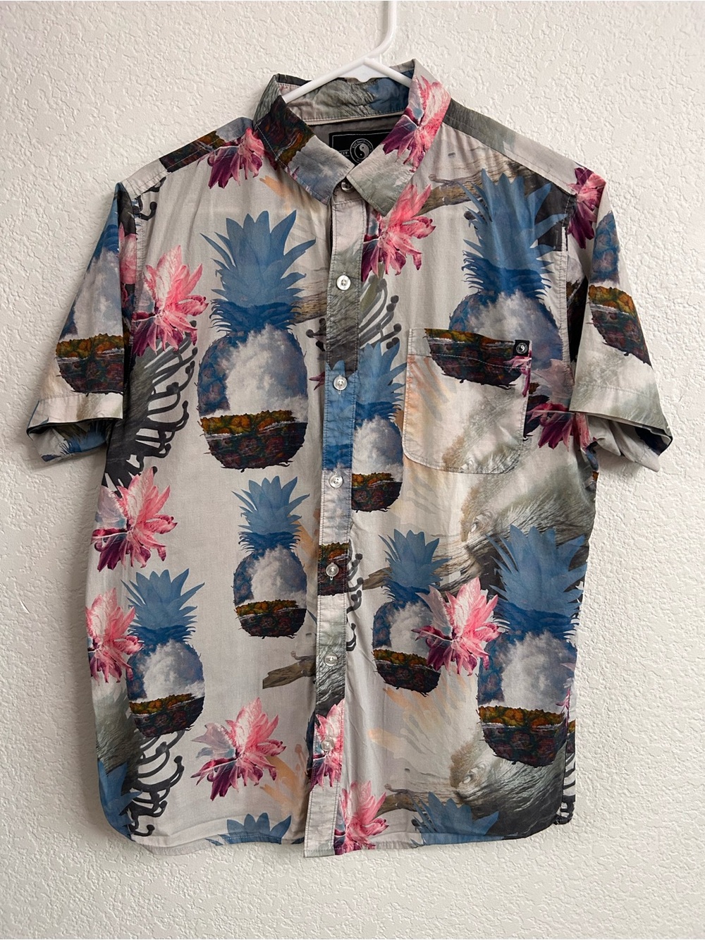 Men's Short-Sleeve Pineapple Print Button-Up Shirt - Blue/Gray/Pink
